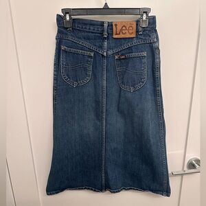 Vintage early 00’s Lee Women's midi Denim Skirt